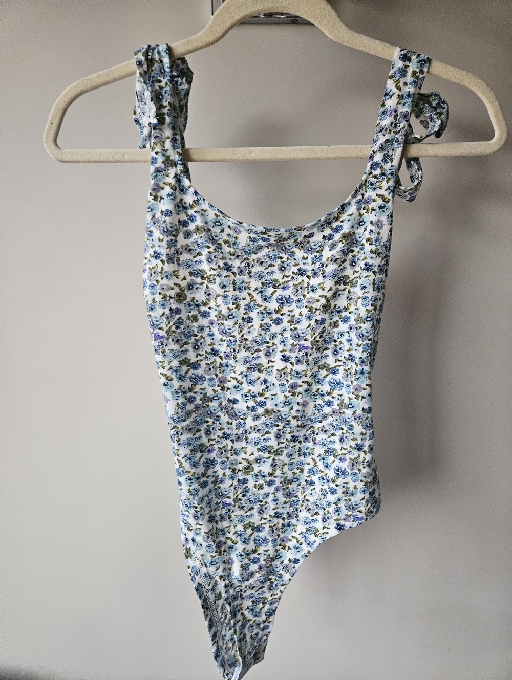 Shein Floral Dainty Tie-Strap Bodysuit in White and Blue - Size Xs